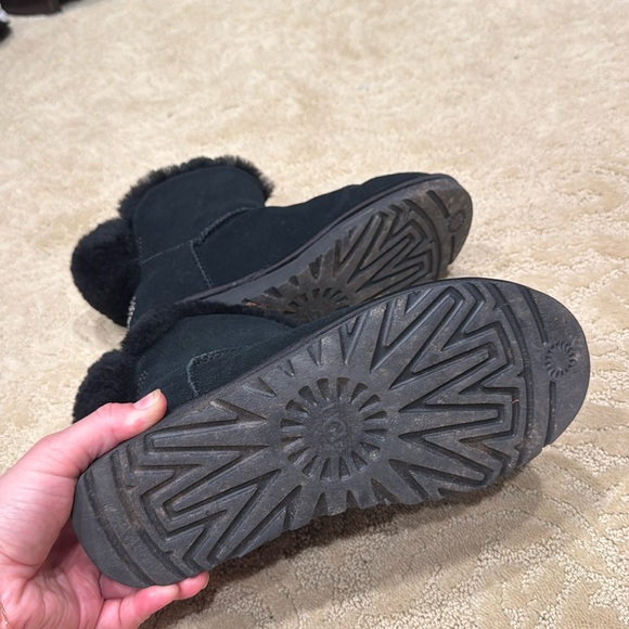UGGS - Picture 6 of 7